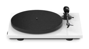 project e1 turntable hifi news may 2022 white